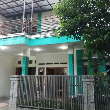 Seventeen Homestay Bandung Exterior photo