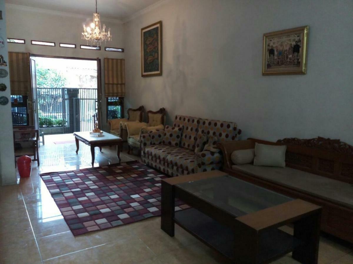 Seventeen Homestay Bandung Exterior photo