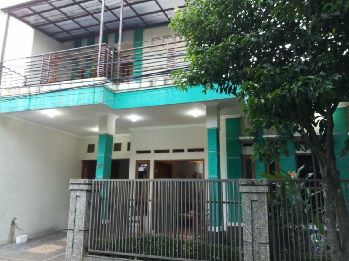 Seventeen Homestay Bandung Exterior photo